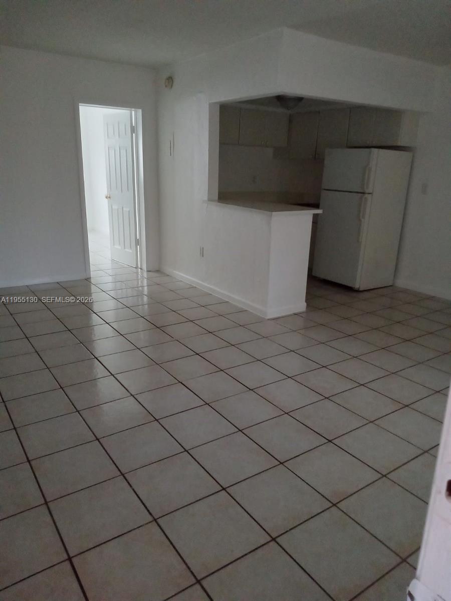 1230 W 54th St 216a Property Photo 6