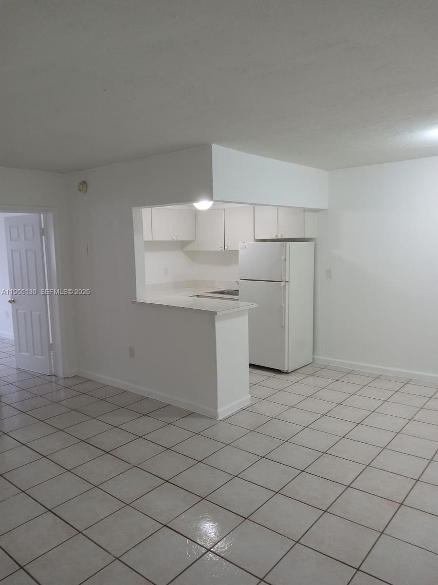 1230 W 54th St 216a Property Photo 7
