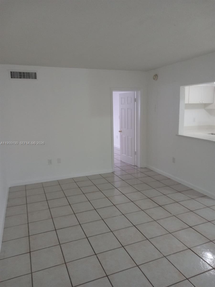 1230 W 54th St 216a Property Photo 10