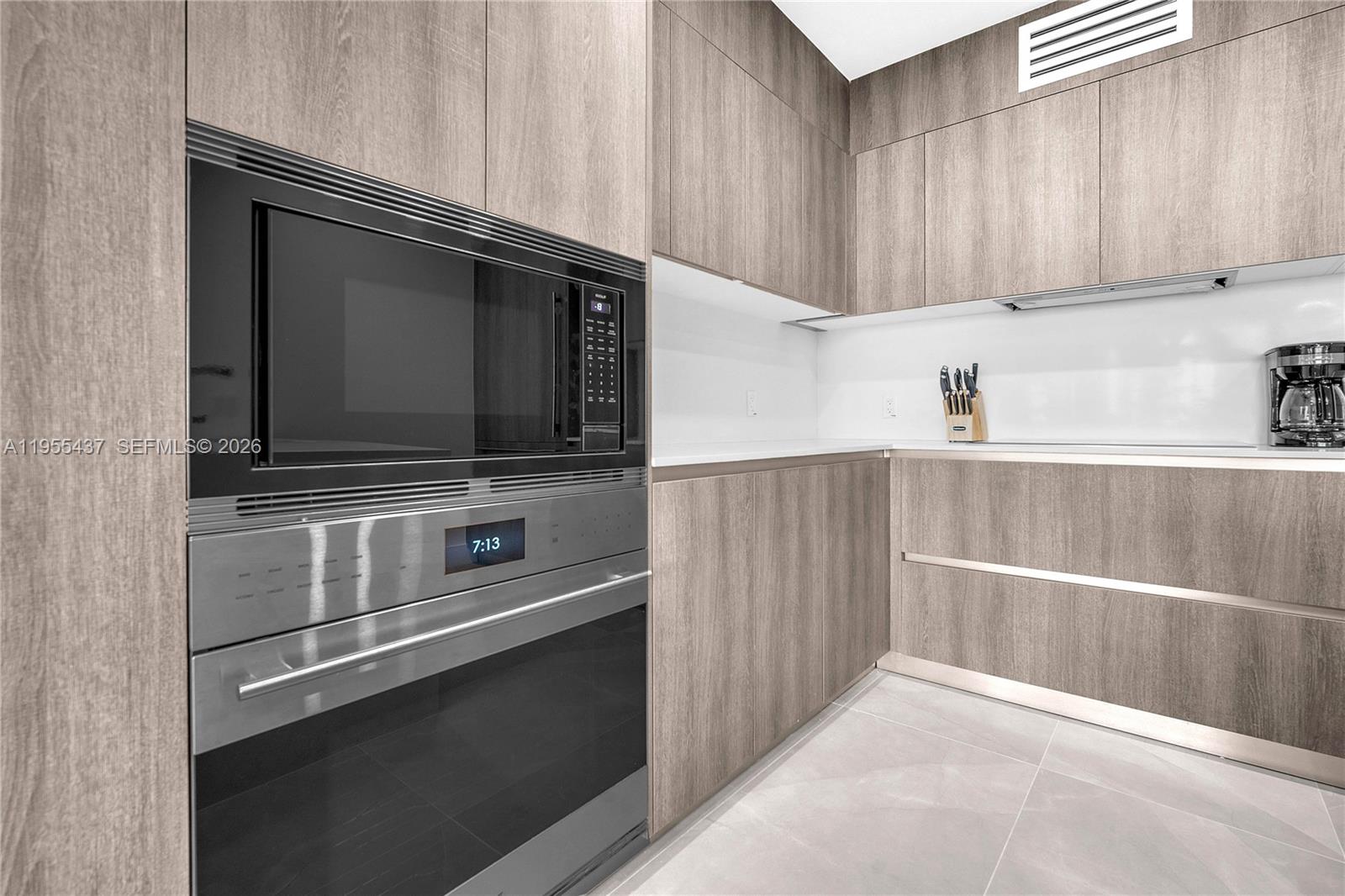 17550 Collins Ave 603 Property Photo 4