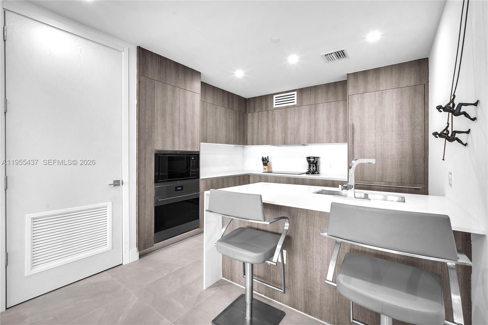 17550 Collins Ave 603 Property Photo 18