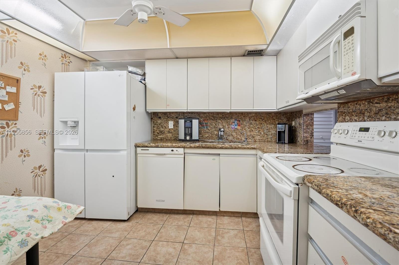 4301 Collins Ave 202 Property Photo 7