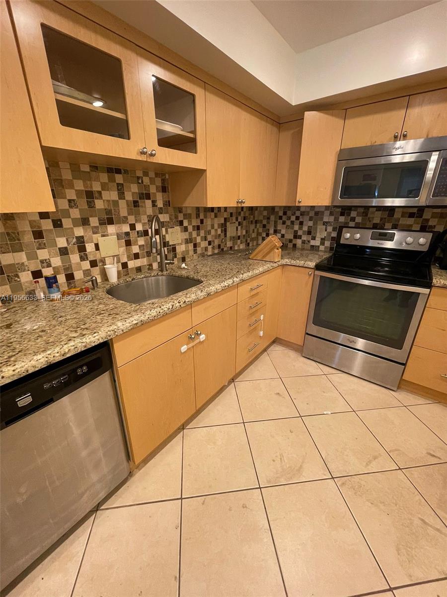 4000 N Hills Dr 32 Property Photo 3
