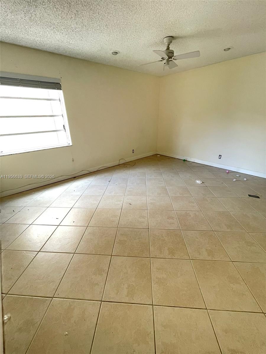4000 N Hills Dr 32 Property Photo 5