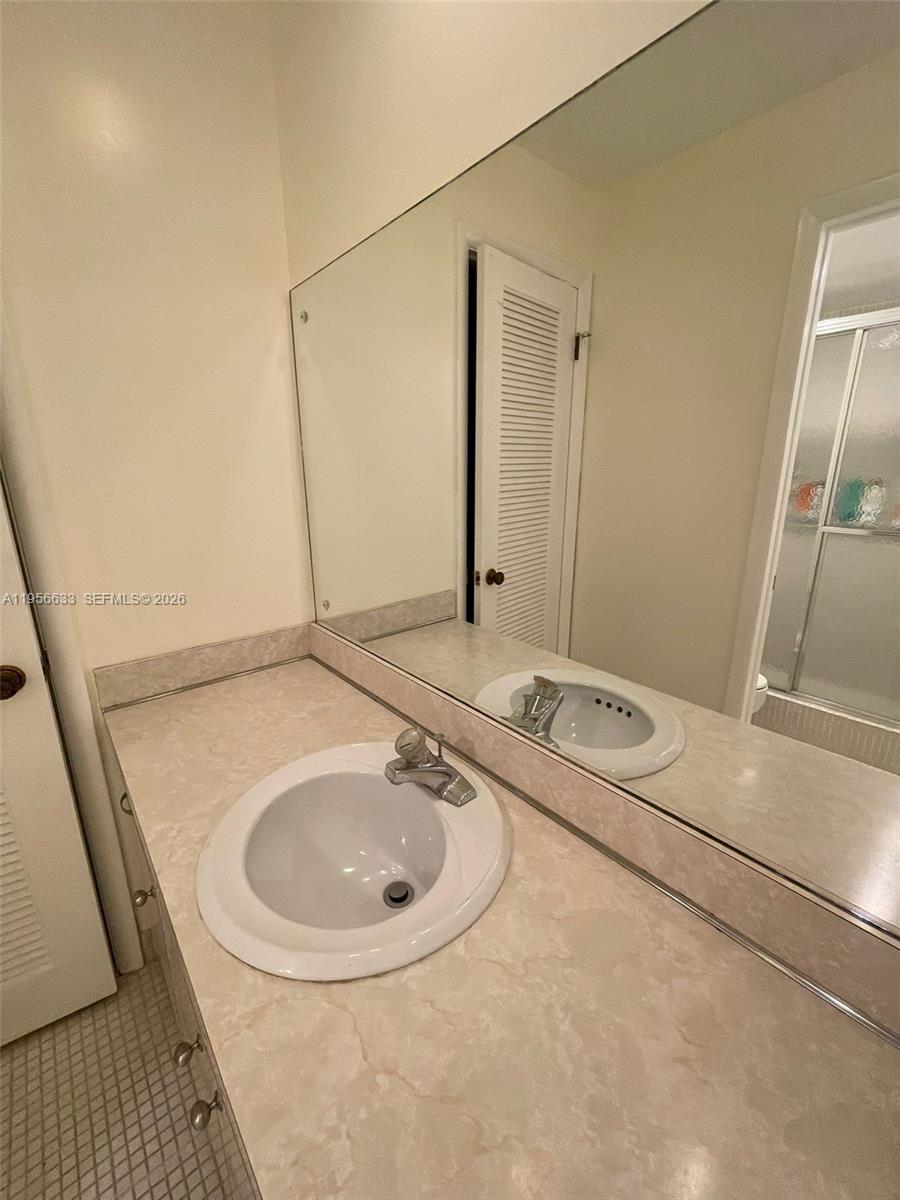 4000 N Hills Dr 32 Property Photo 12