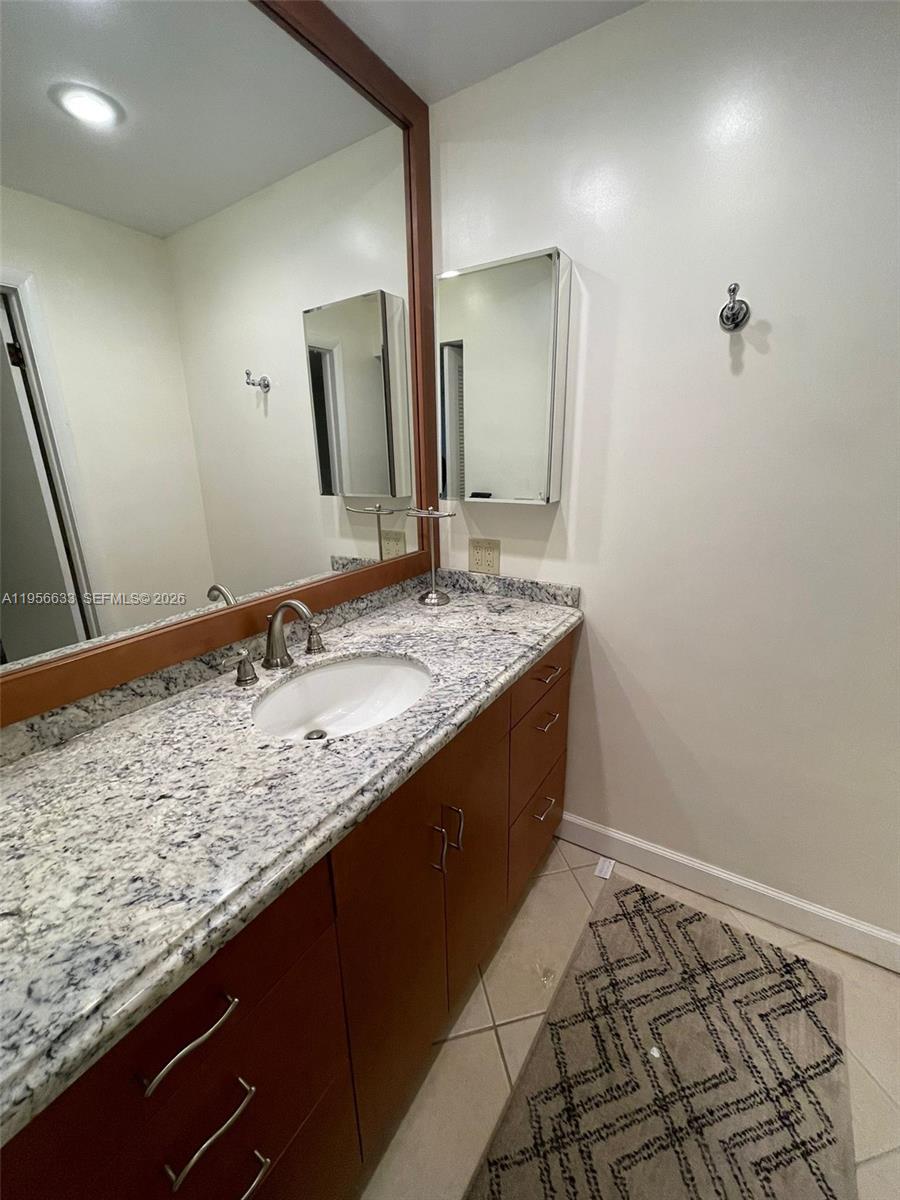4000 N Hills Dr 32 Property Photo 13