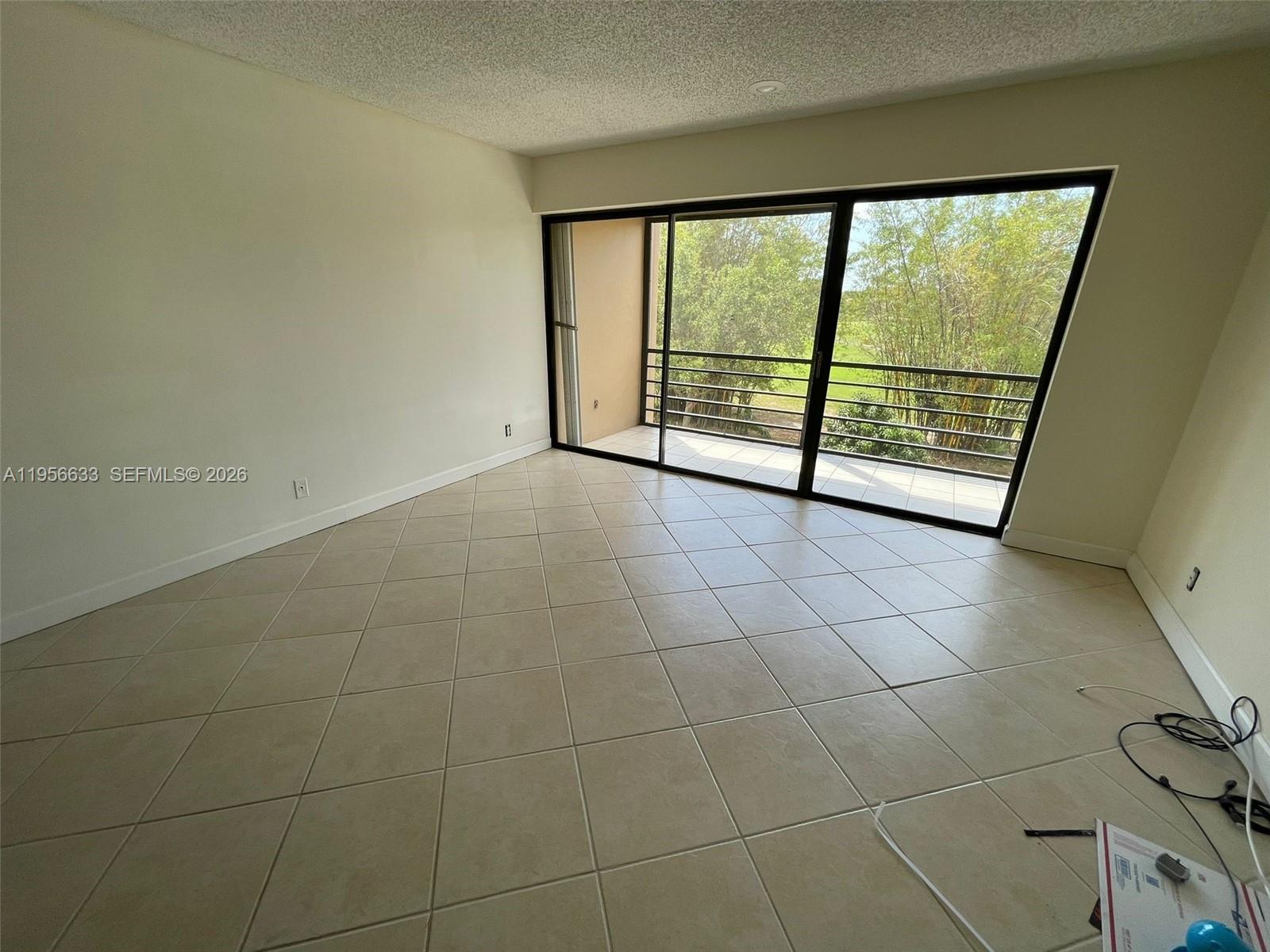 4000 N Hills Dr 32 Property Photo 16