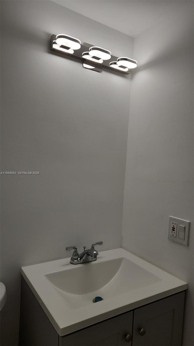 4174 Inverrary Dr 311 Property Photo 5