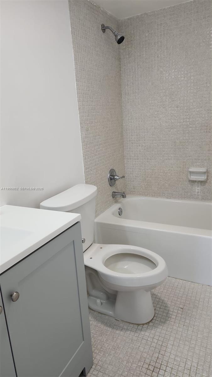 4174 Inverrary Dr 311 Property Photo 7