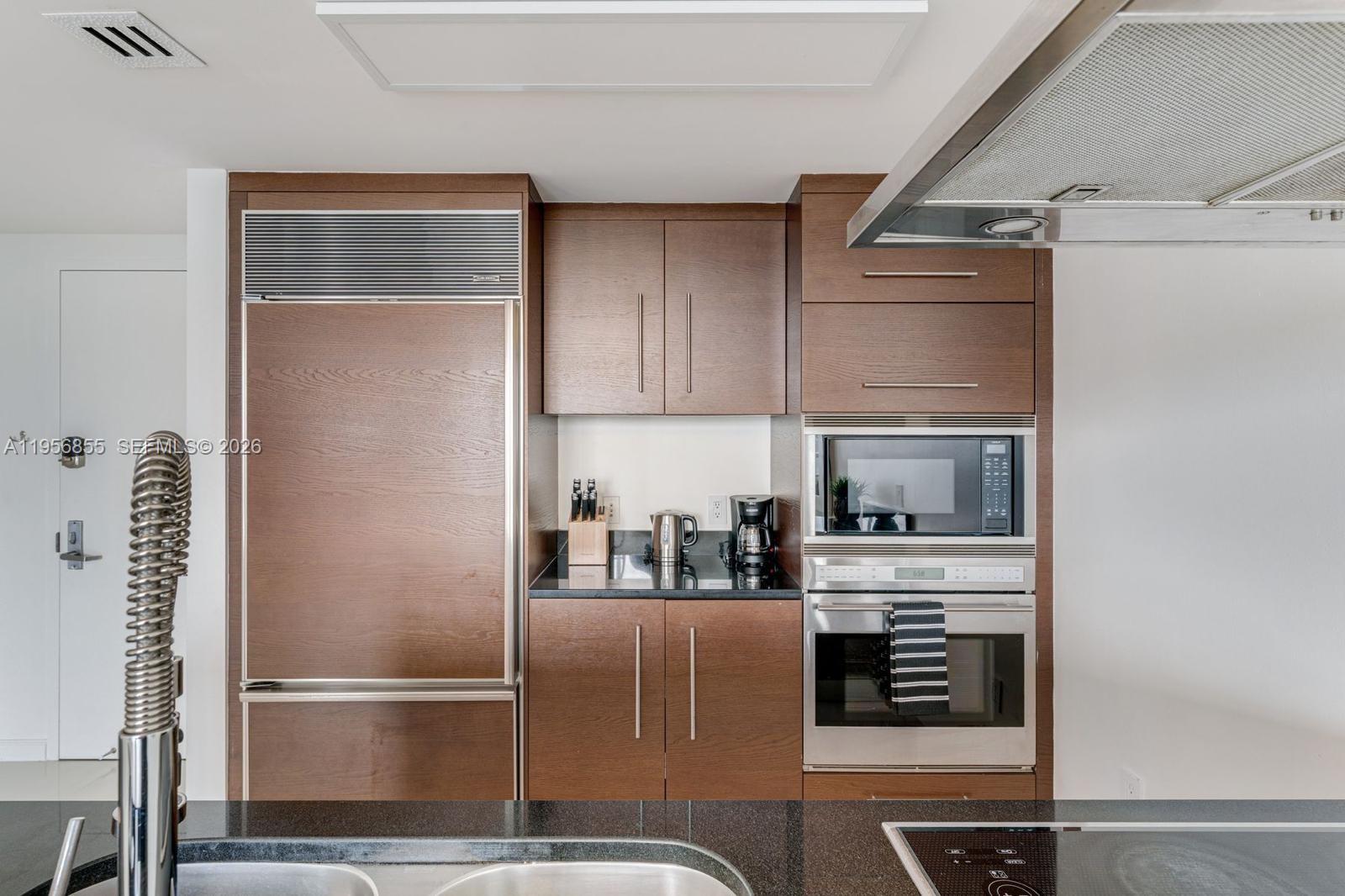 485 Brickell Ave 4706 Property Photo 5