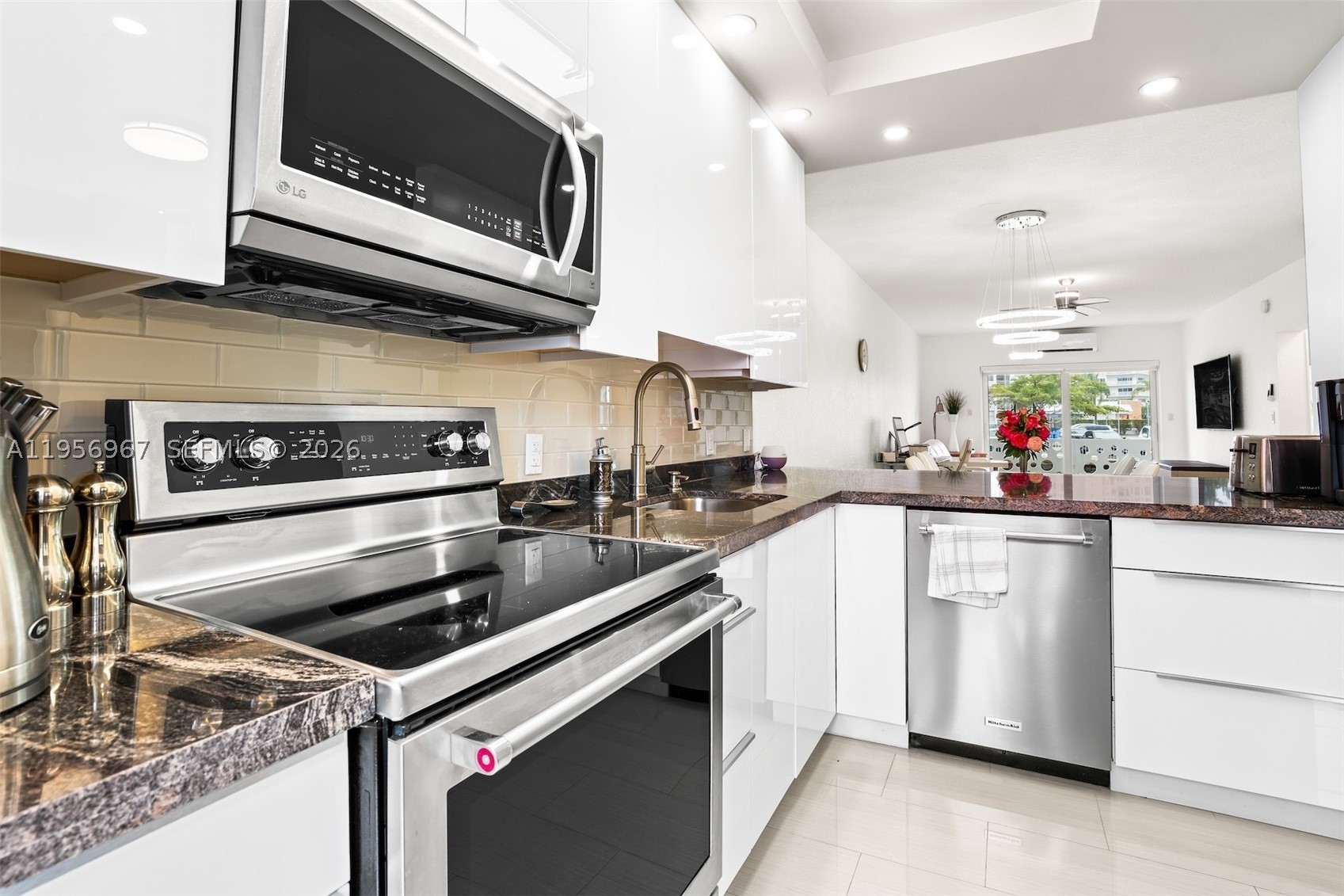 2500 Diana Dr 104 Property Photo 10