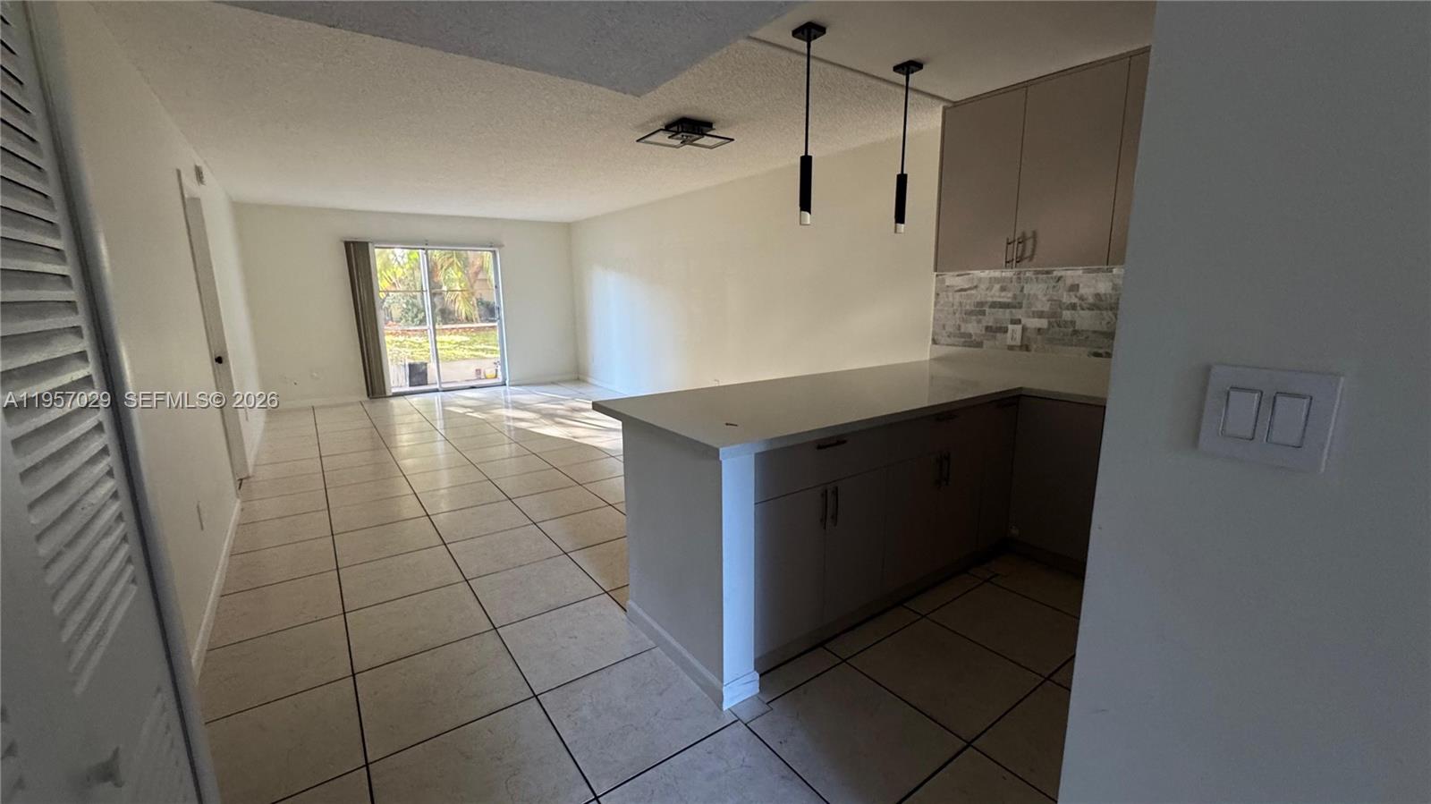 4111 Stirling Rd 102 Property Photo 5