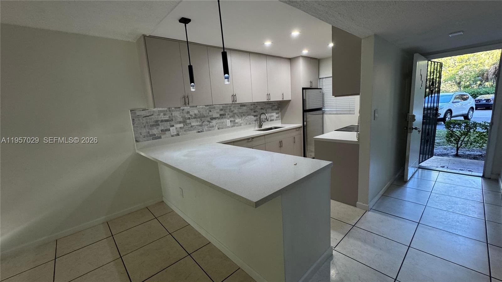 4111 Stirling Rd 102 Property Photo 6