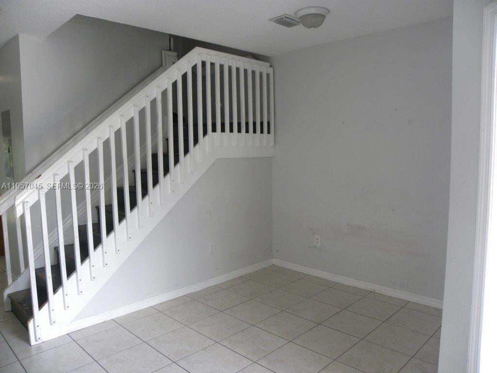 1617 Se 30th St Property Photo 4