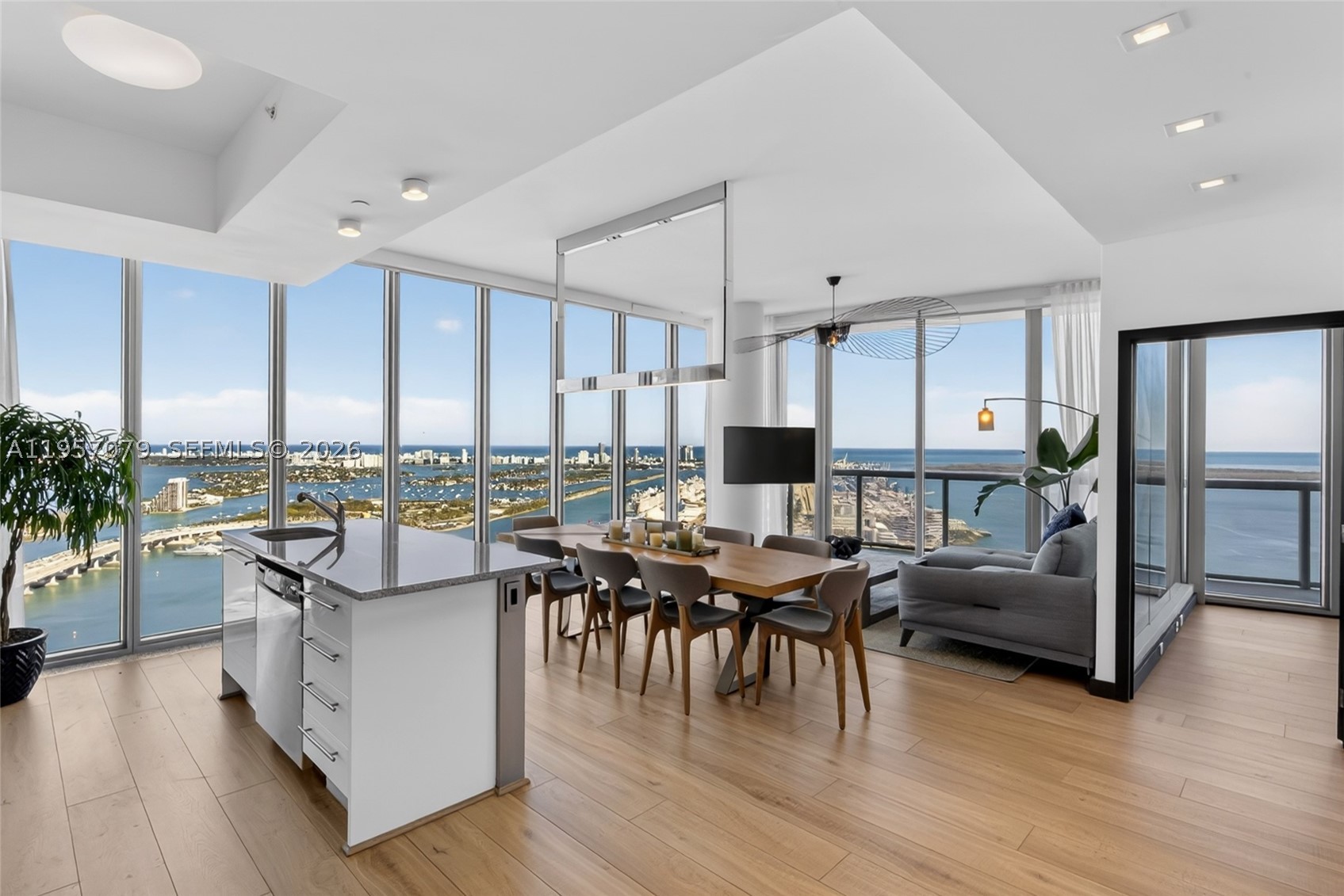 888 Biscayne Blvd 5508 Property Photo 1
