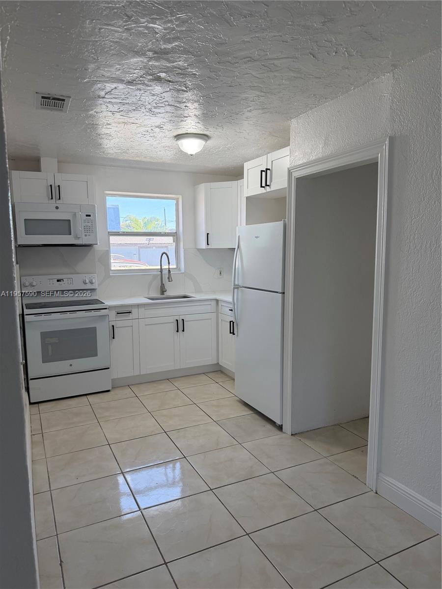 A11957590 Property Photo 4
