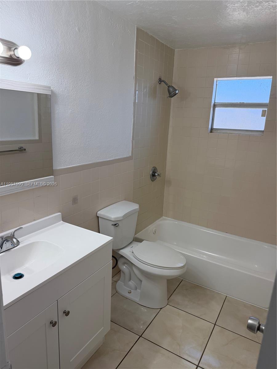 A11957590 Property Photo 10
