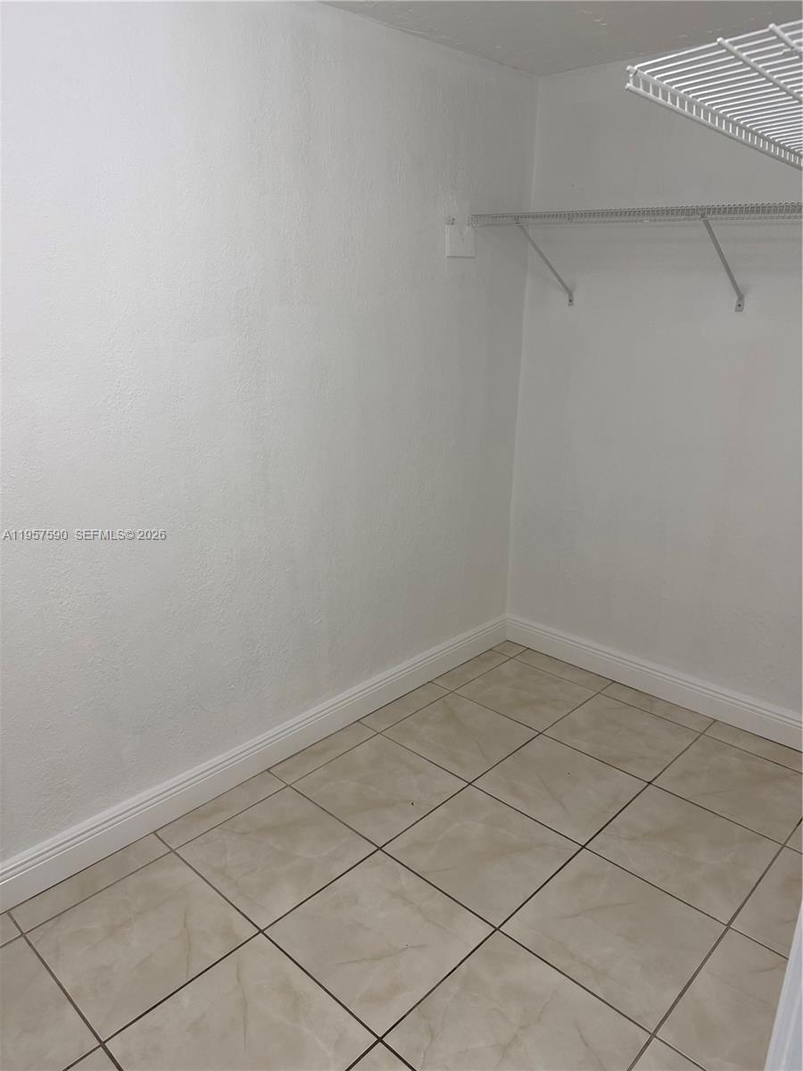 A11957590 Property Photo 16