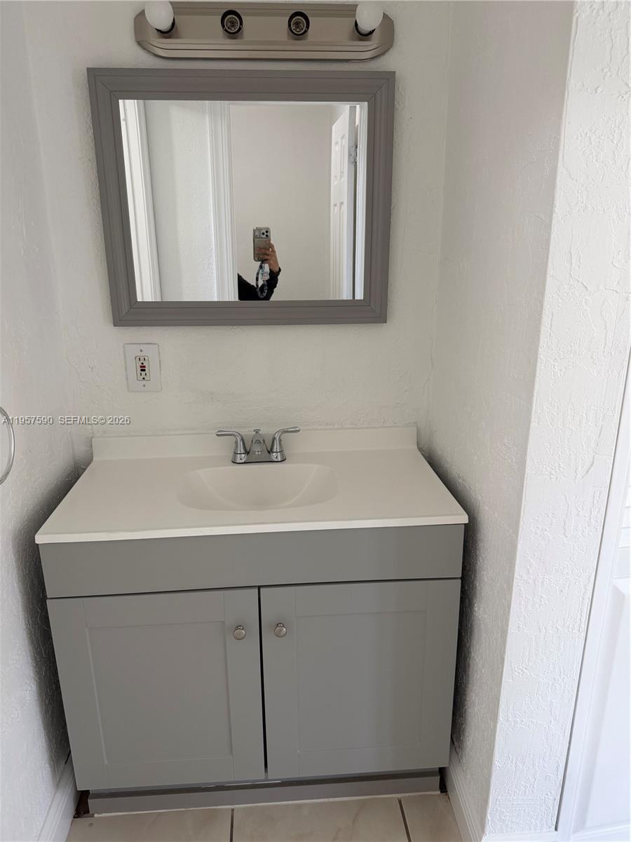A11957590 Property Photo 17