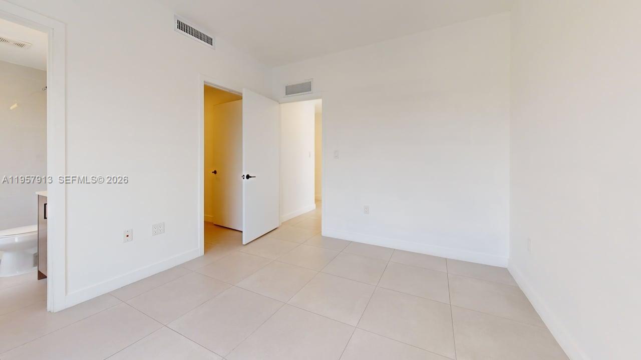 A11957913 Property Photo 10