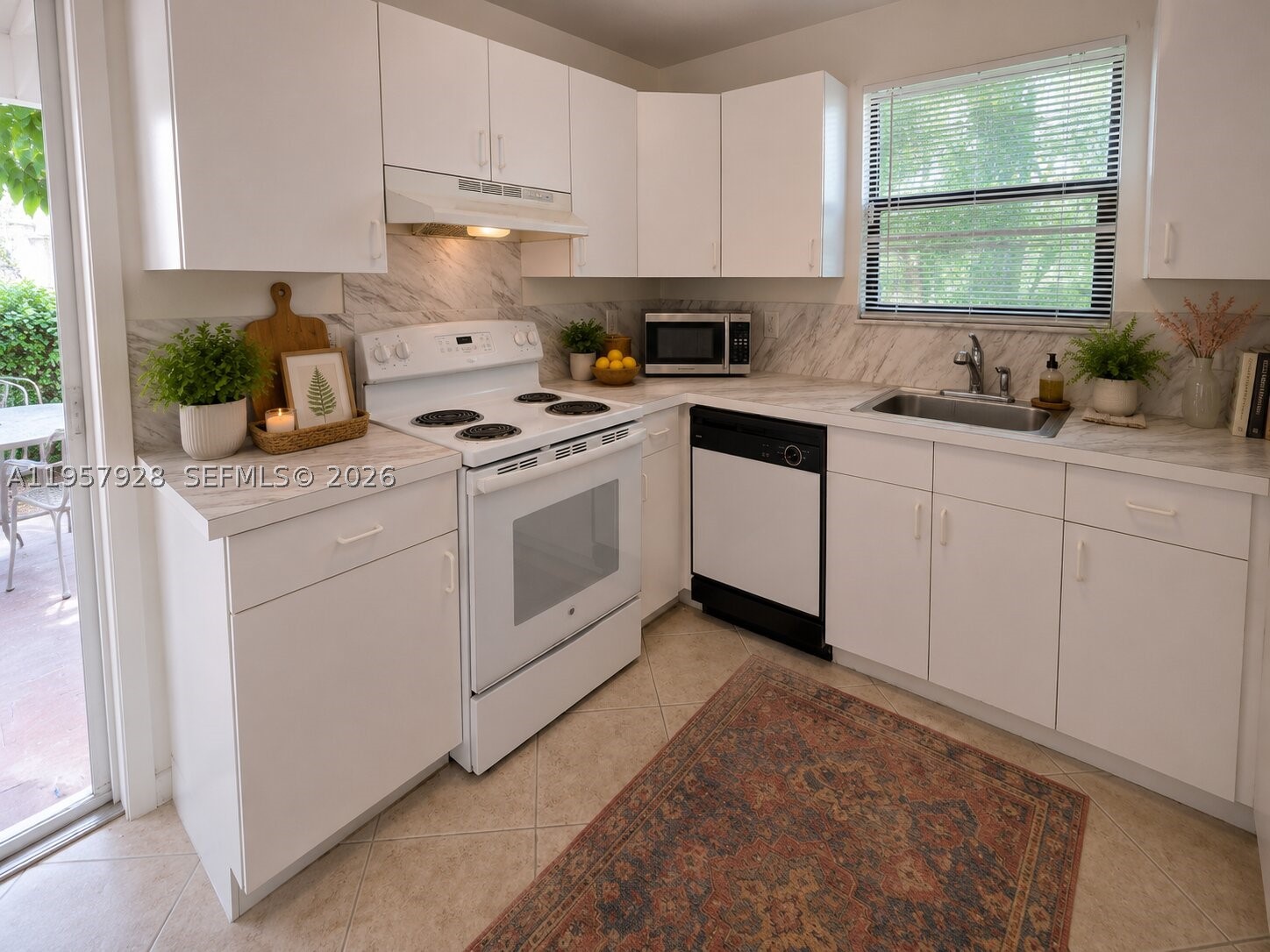 814 Finley Ct Property Photo 2