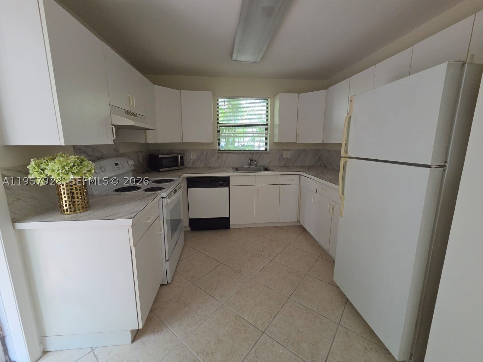 814 Finley Ct Property Photo 4