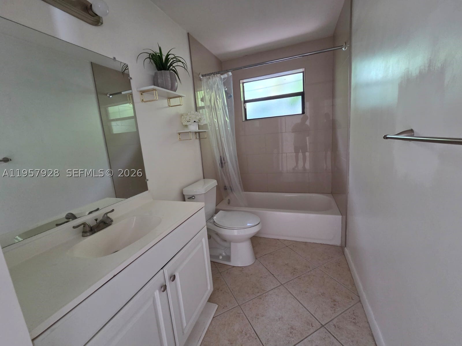 814 Finley Ct Property Photo 5