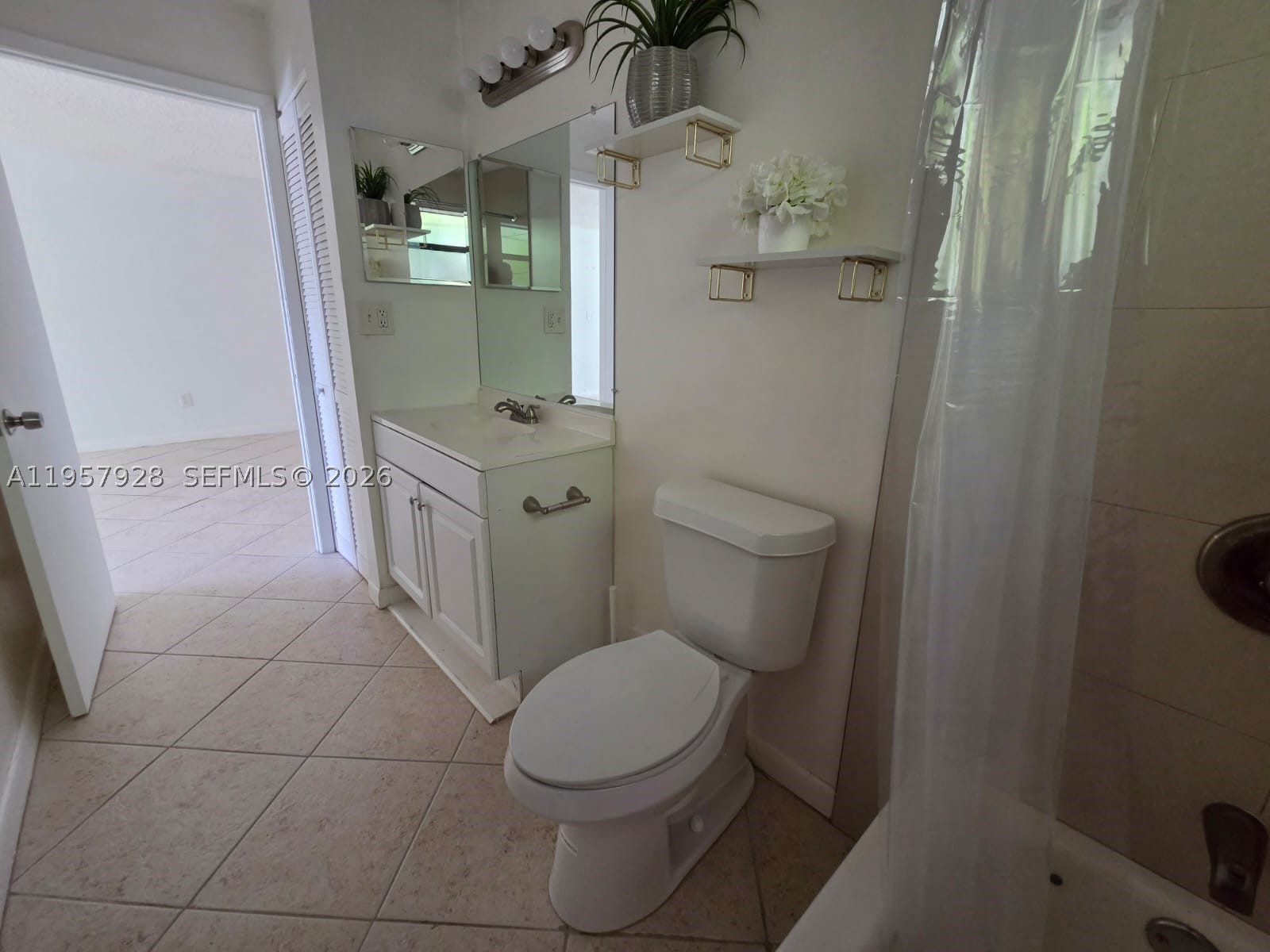 814 Finley Ct Property Photo 6