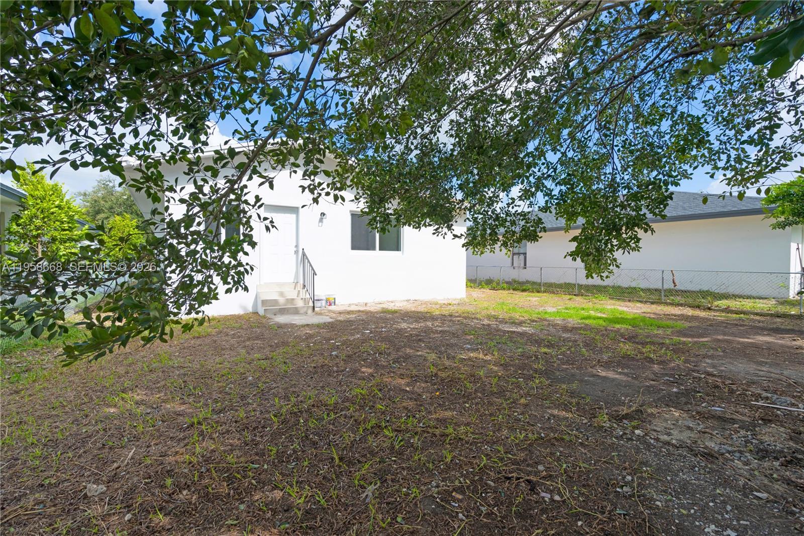 667 Nw 14th St Property Photo 12