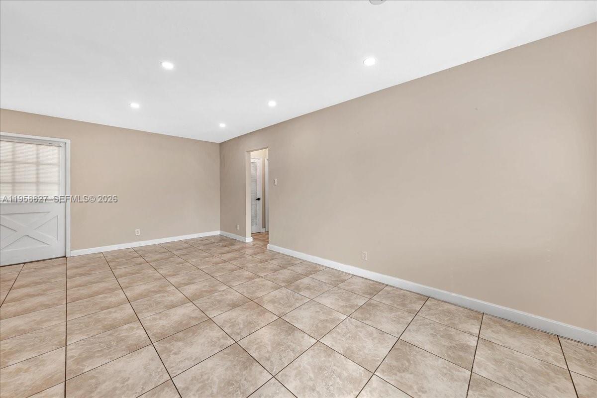 707 S 19th Ave 9 Property Photo 13