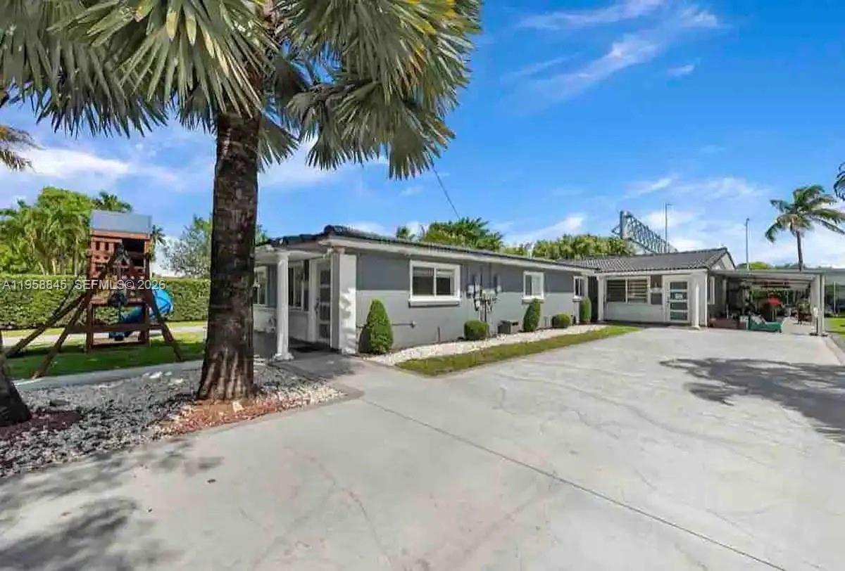 3008 NW 13th St