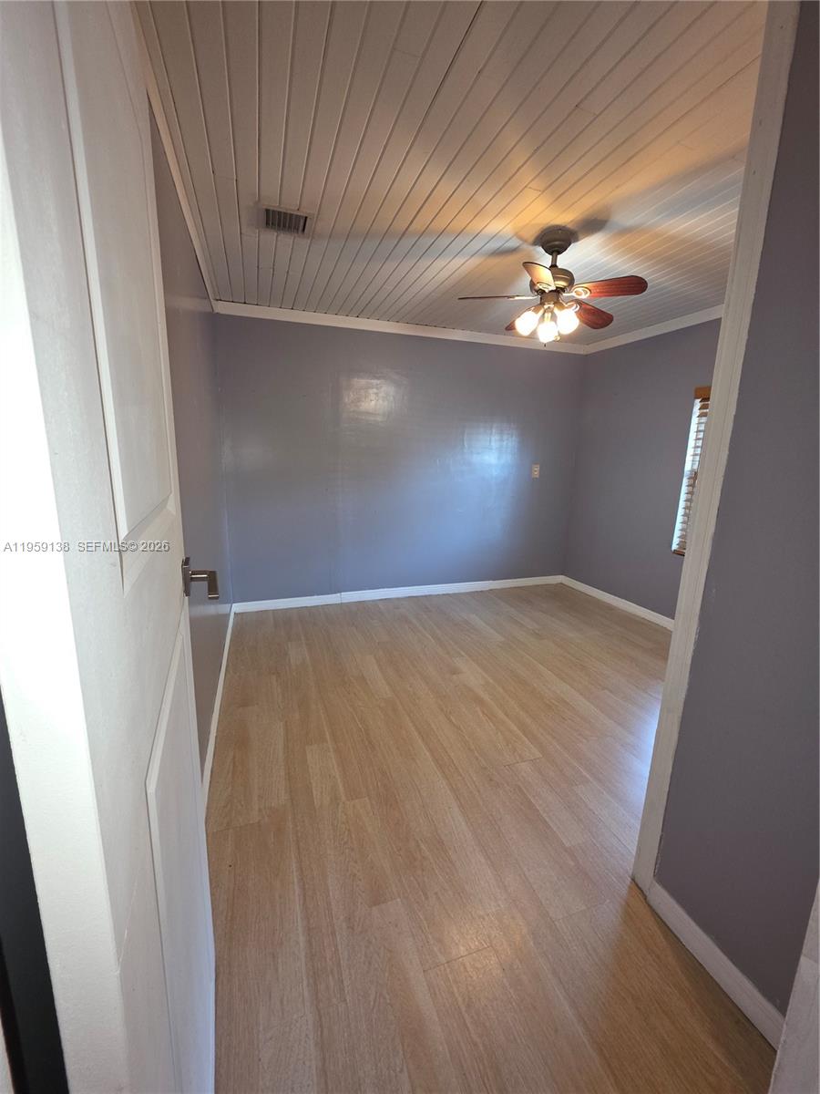 2401 Nw 56th St Property Photo 6