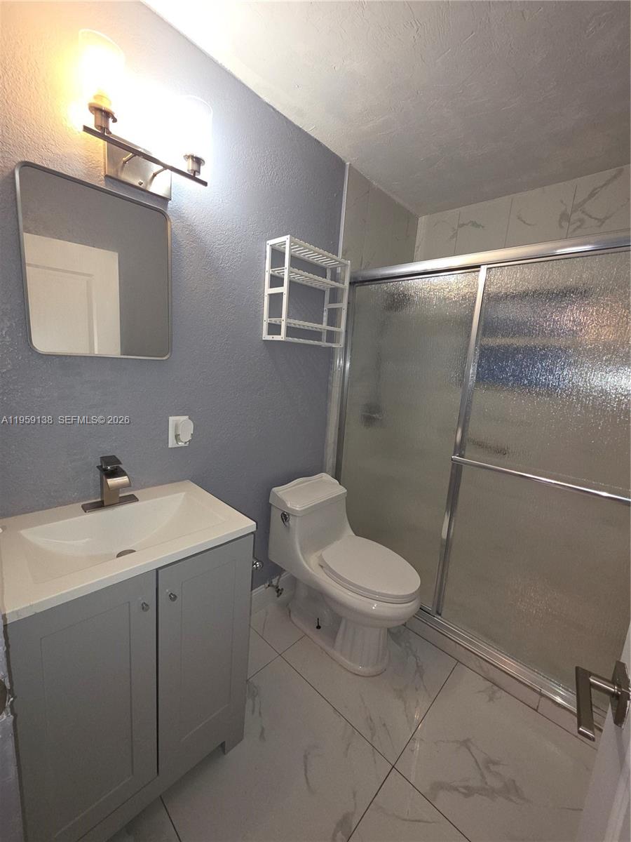 2401 Nw 56th St Property Photo 7