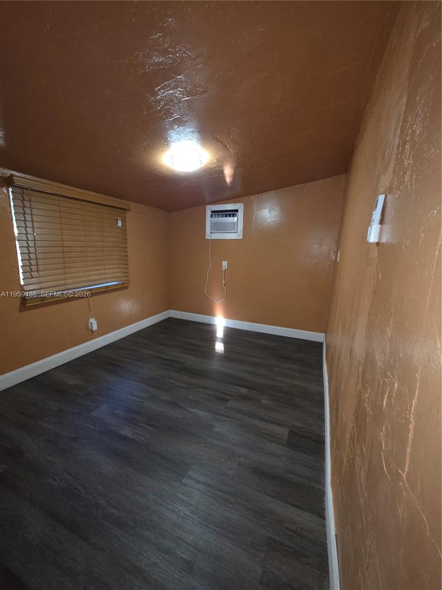 2401 Nw 56th St Property Photo 11