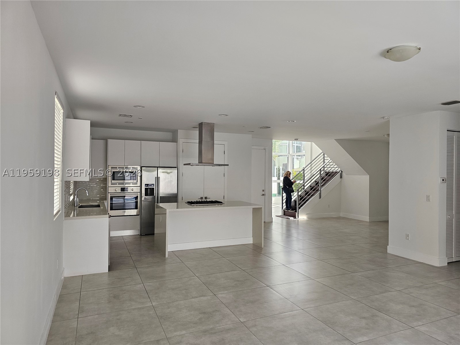 A11959198 Property Photo 2