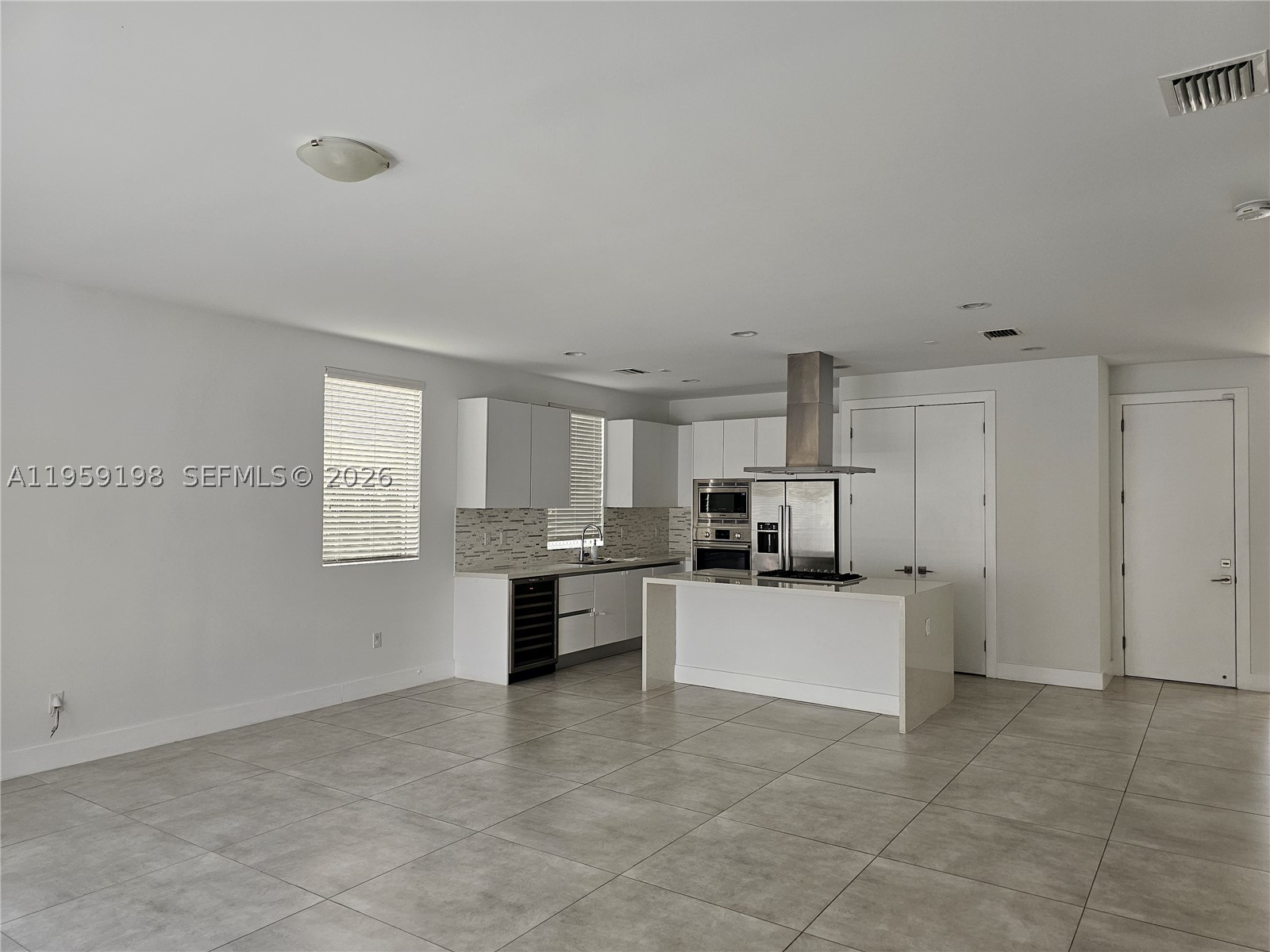 A11959198 Property Photo 3