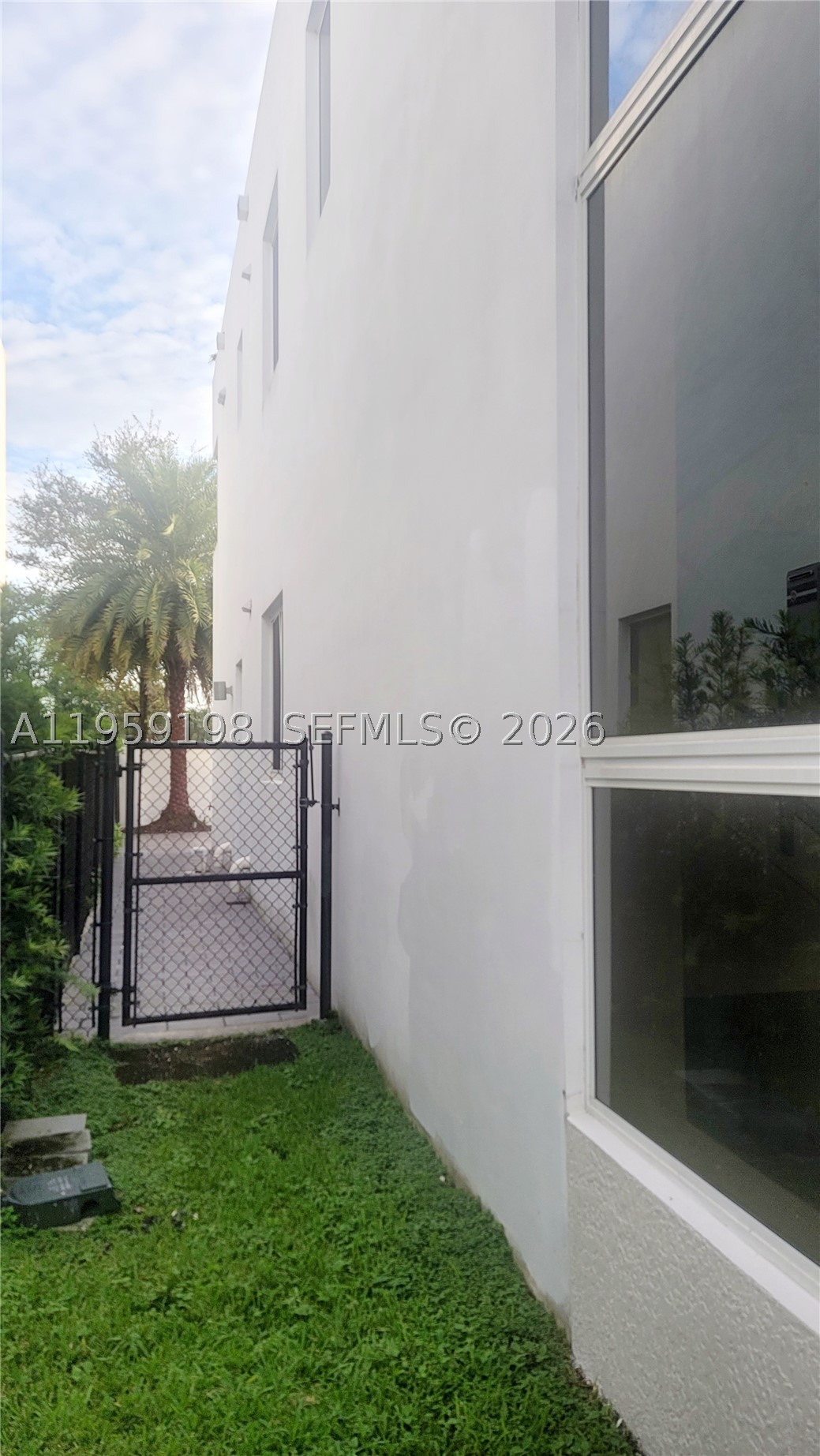 A11959198 Property Photo 31
