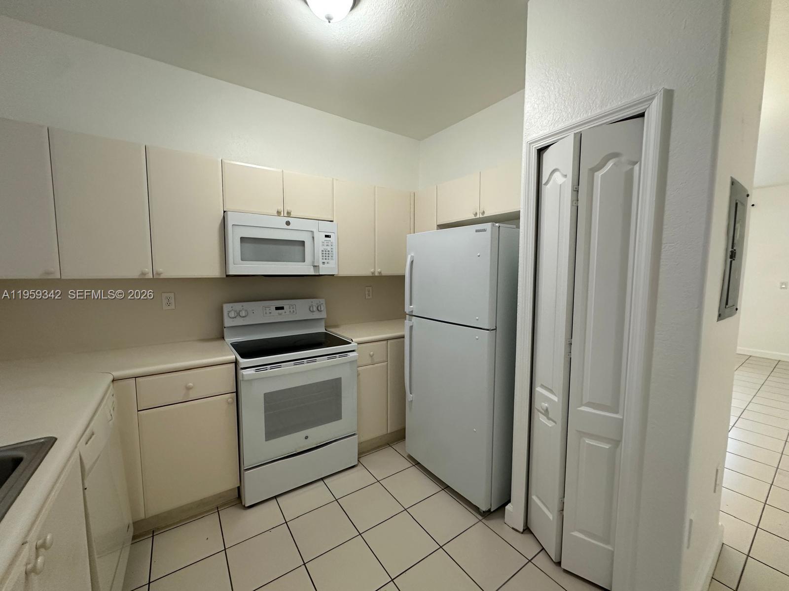 1661 Se 29th Ct 104 Property Photo 5