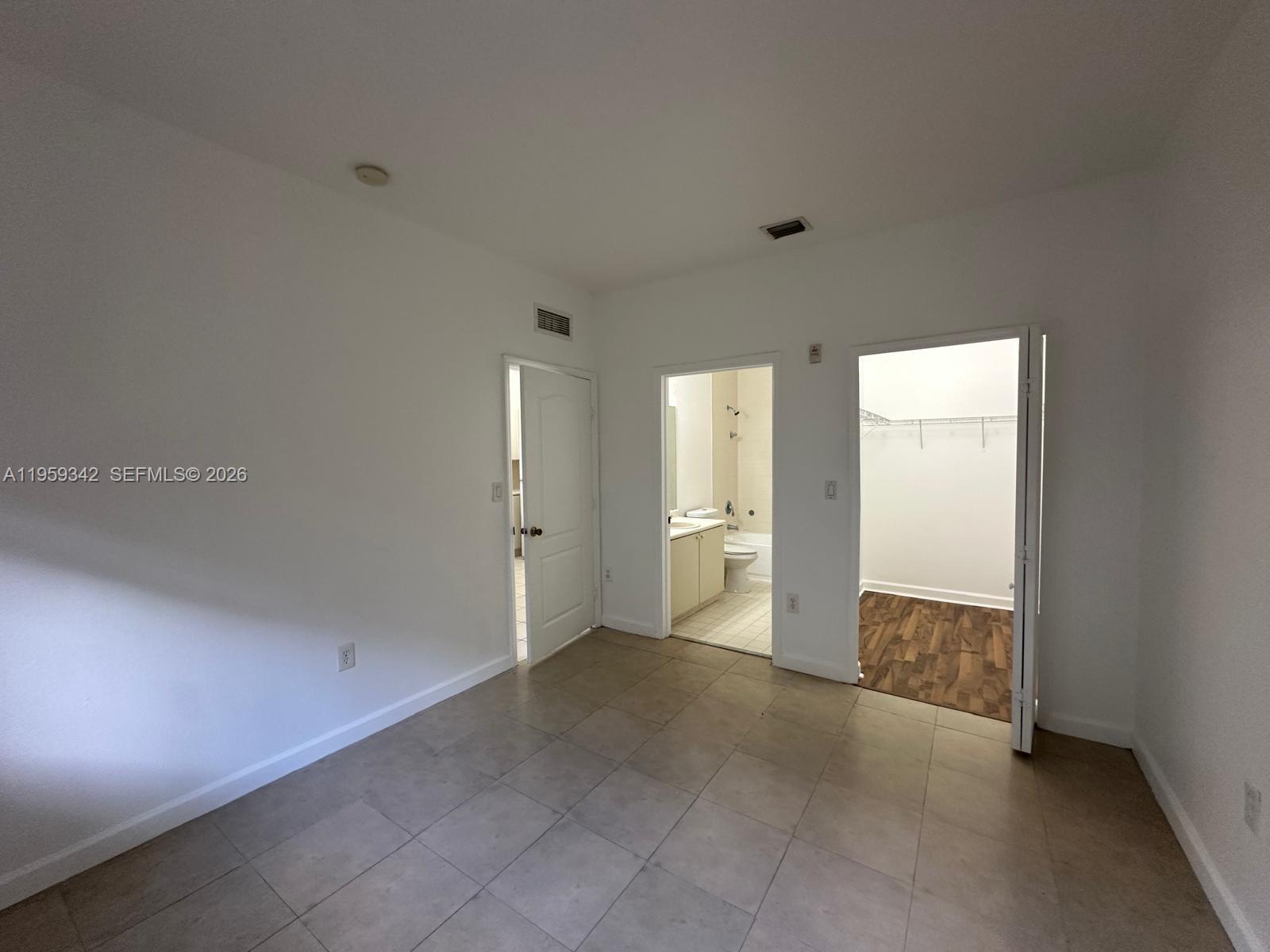 1661 Se 29th Ct 104 Property Photo 11