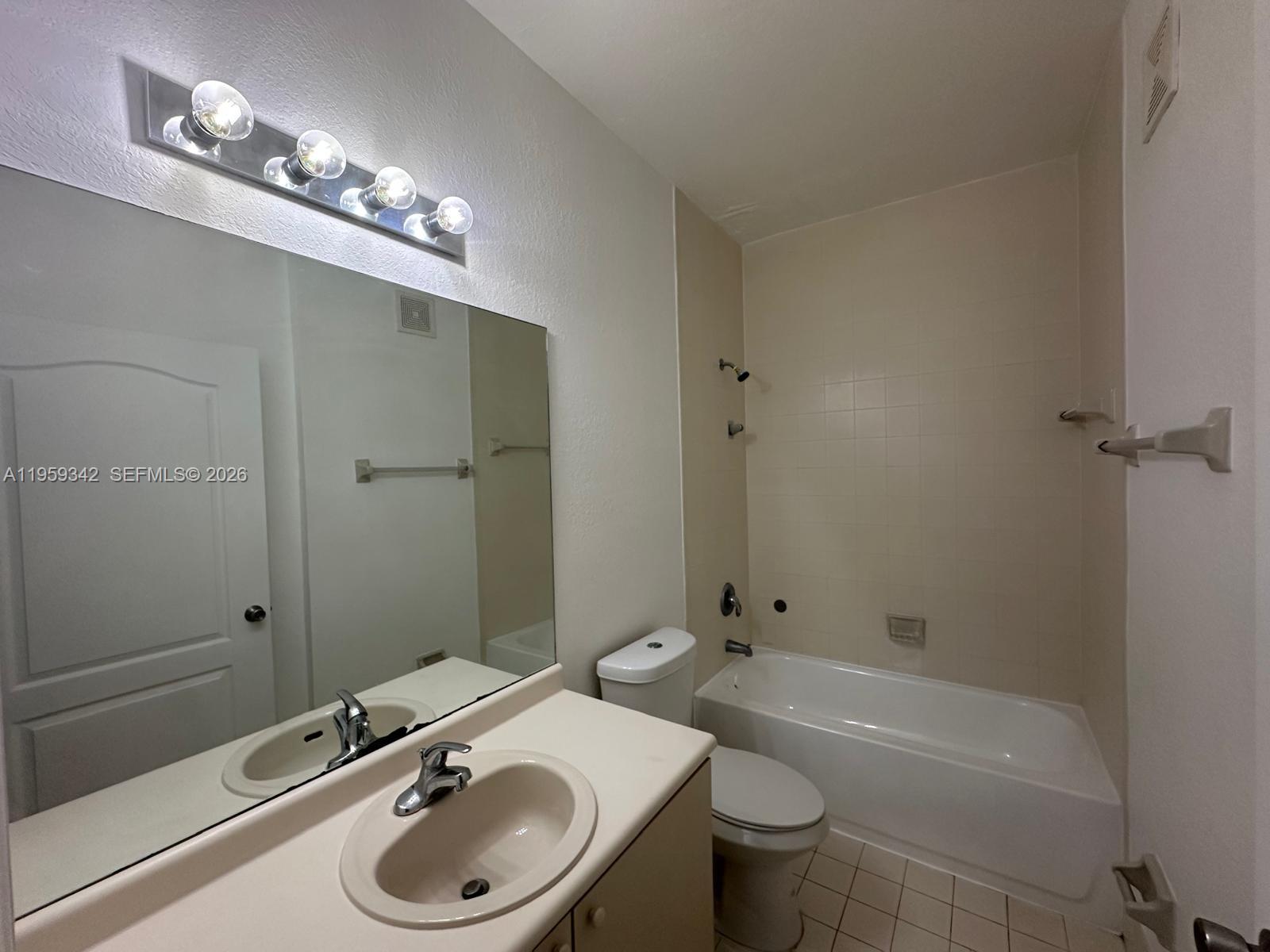 1661 Se 29th Ct 104 Property Photo 13