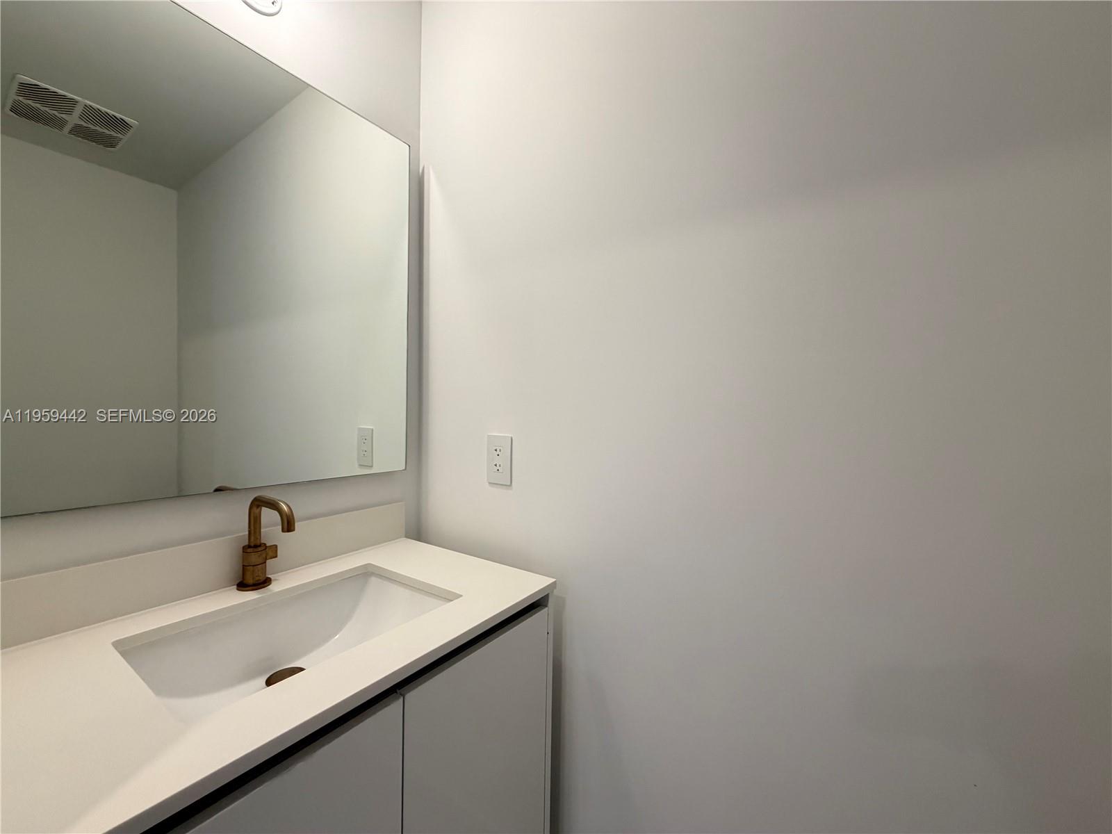 700 Ne 24 3503 Property Photo 17