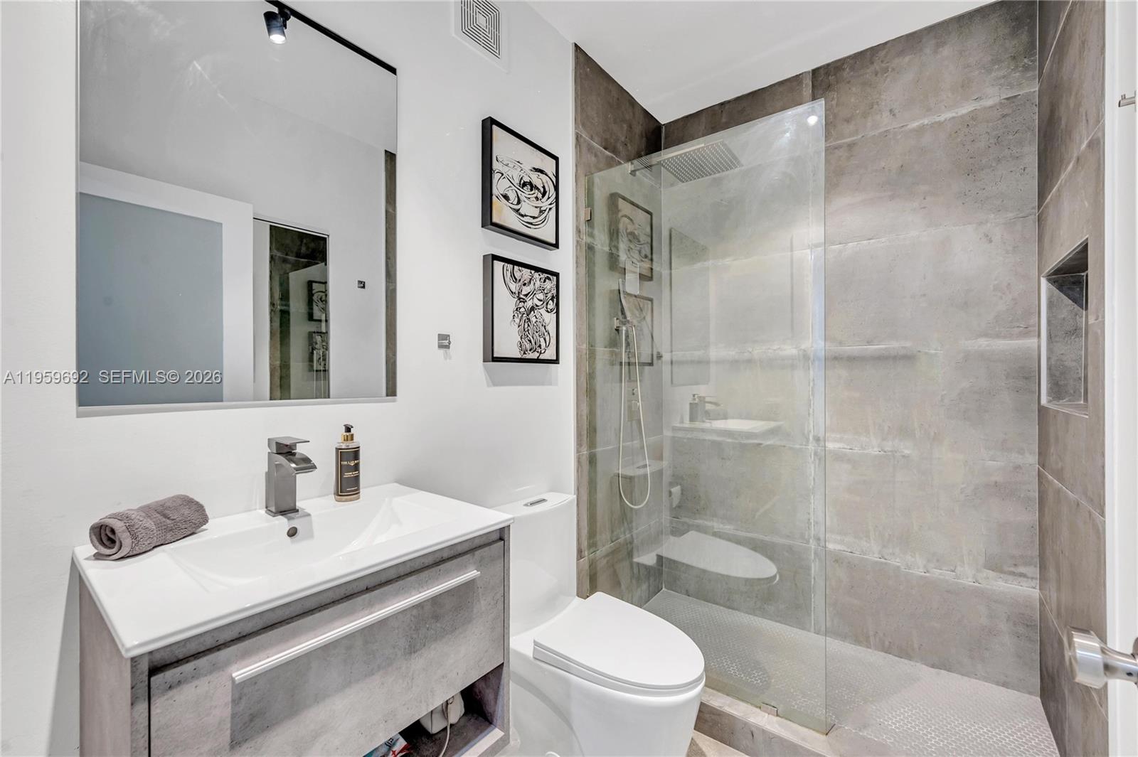 540 Brickell Key Dr 409 Property Photo 16