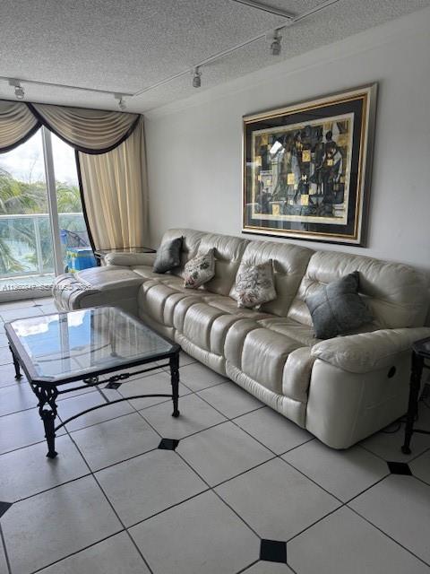 100 Bayview Dr 319 Property Photo 4