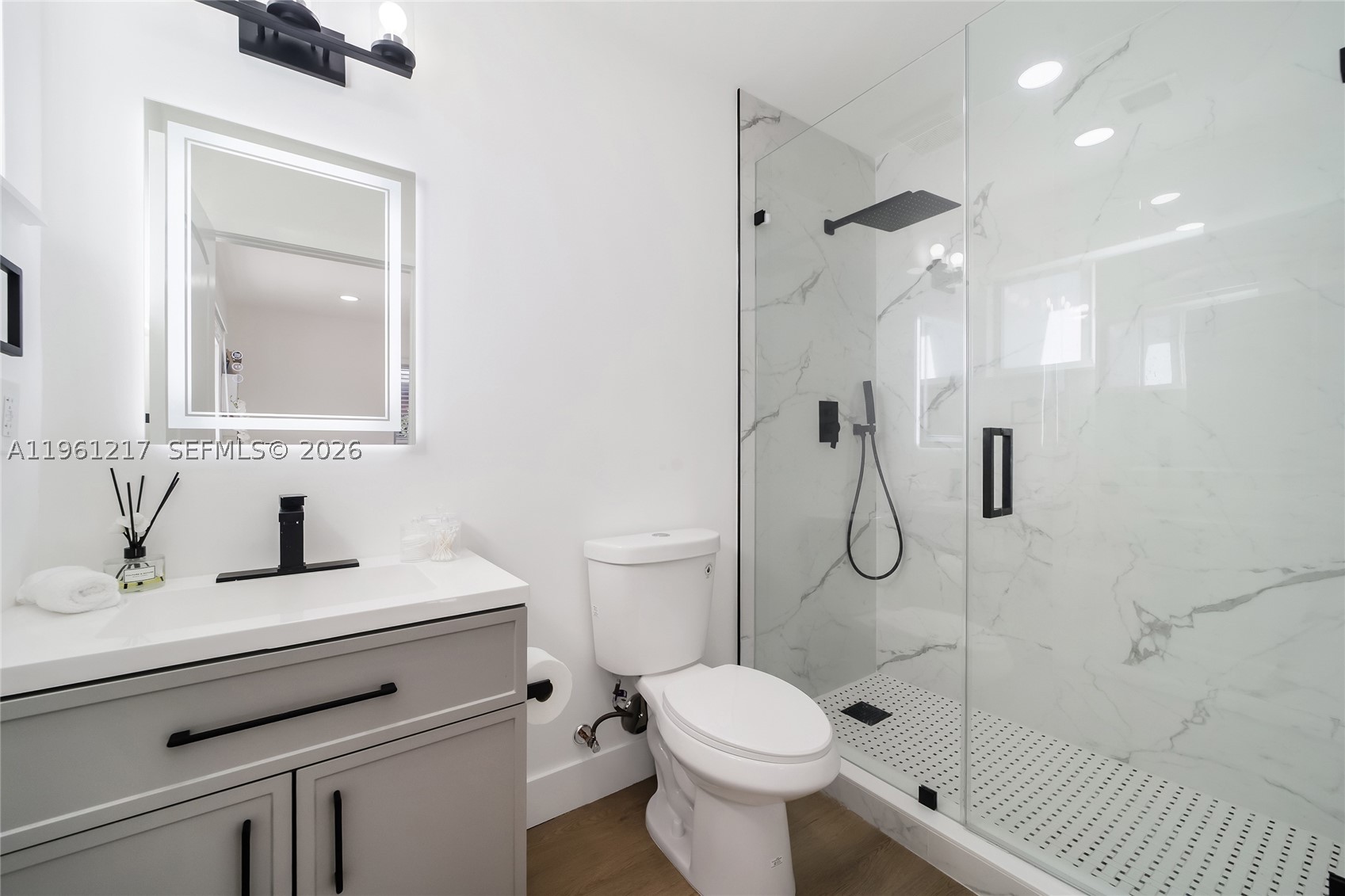 45 Ne 124th Ter Property Photo 36