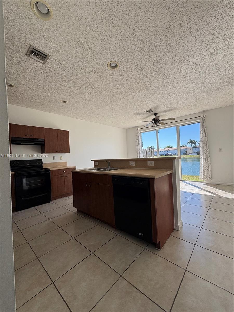 1044 Ne 42nd Ter Property Photo 5