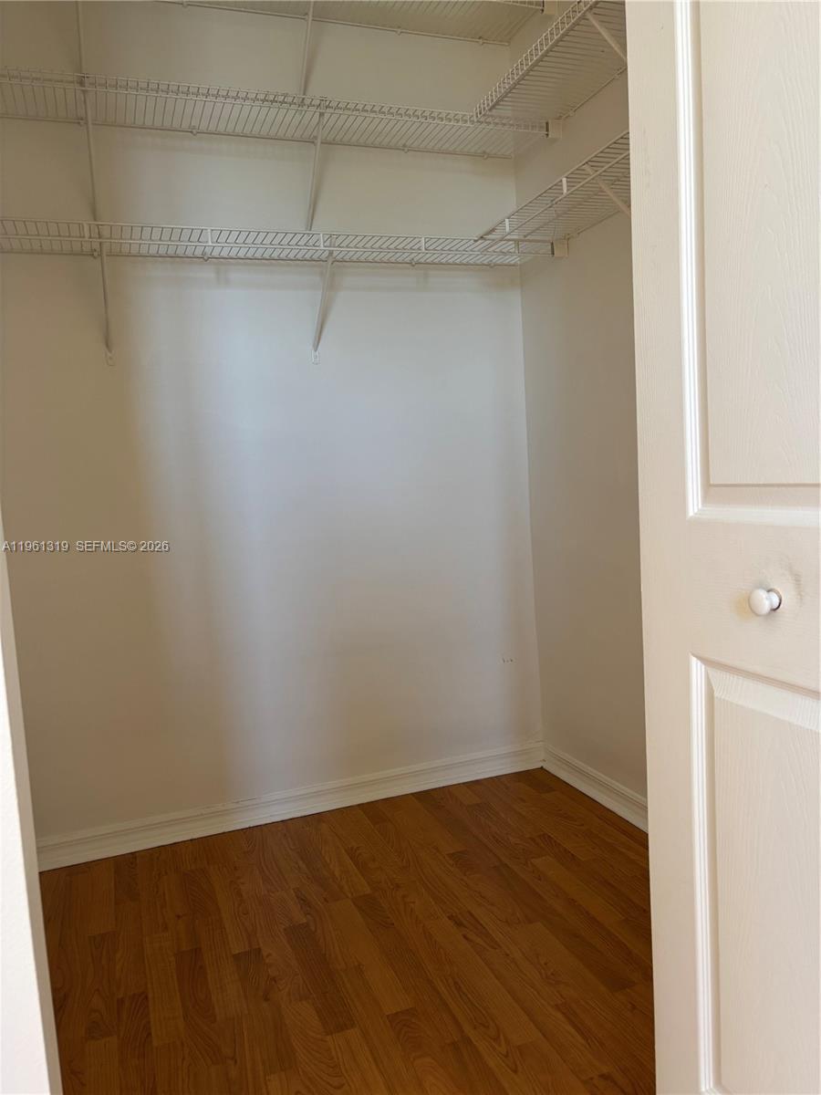 1044 Ne 42nd Ter Property Photo 11