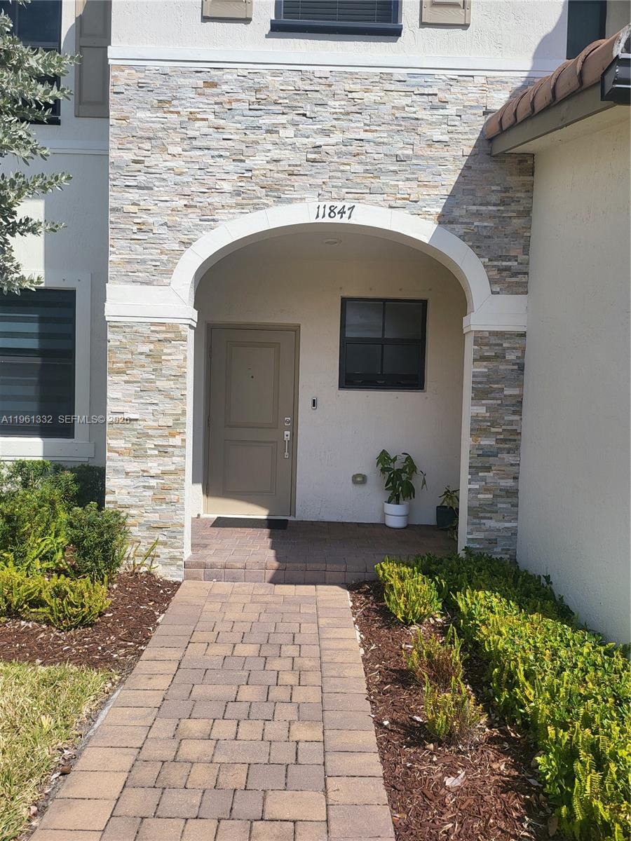 11847 SW 246th Ter Property Photo 1