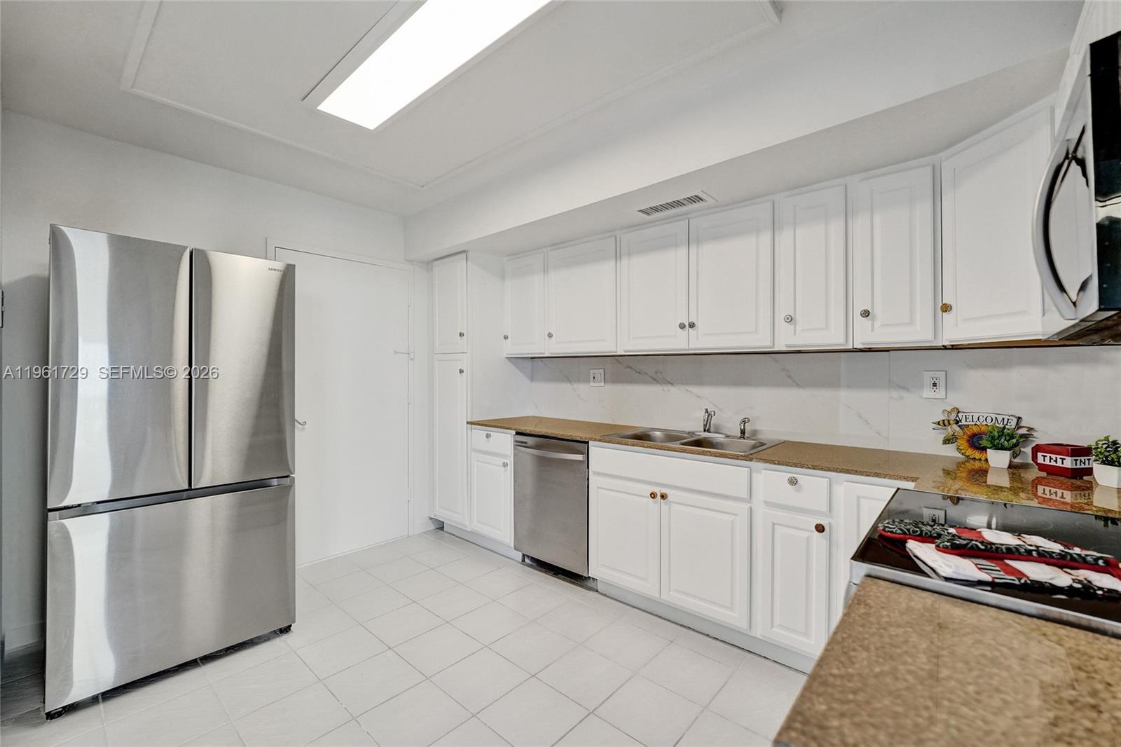 1600 S Ocean Dr 16b Property Photo 10