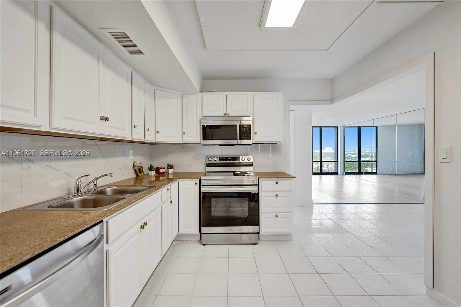 1600 S Ocean Dr 16b Property Photo 13