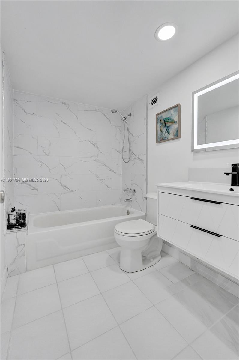 1600 S Ocean Dr 16b Property Photo 31